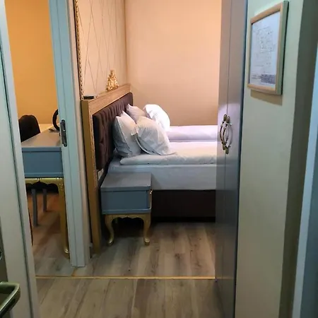 Golden Hill Downtown Hotel